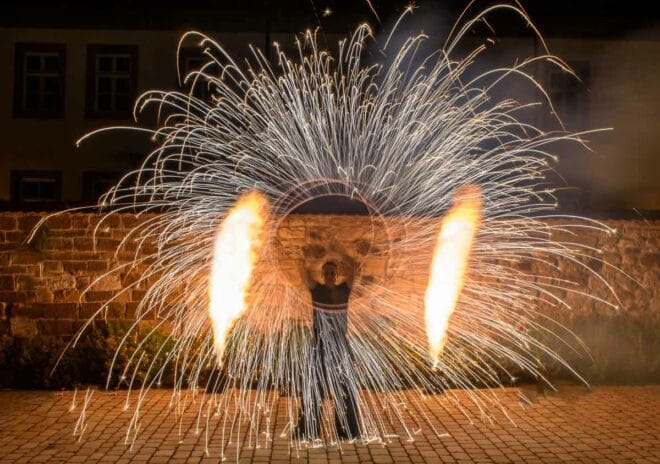 Funkenfinale mit Flammensäulen - Perfekten Showeinlagen für Feiern