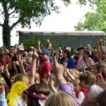 Zuschauer des Mittelaltergauklers