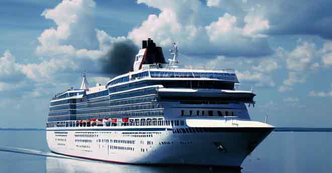 Ein großes Kreuzfahrtschiff, das im Meer segelt und entzückende Geburtstagsüberraschungen bietet.