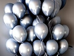 kreative Ideen zur Silberhochzeit: silberne Ballons