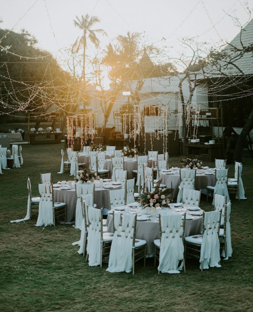 Hochzeit zu Hause im Garten feiern