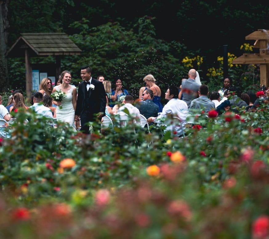 Gartenparty Hochzeit zu Hause im Garten