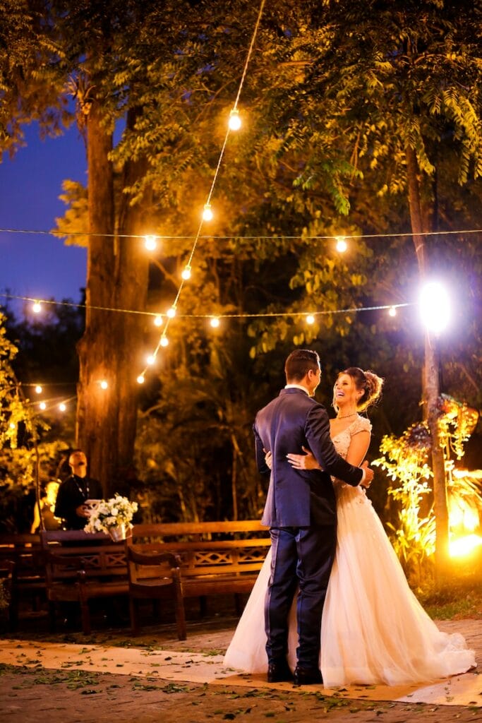 Hochzeitstanz im Garten