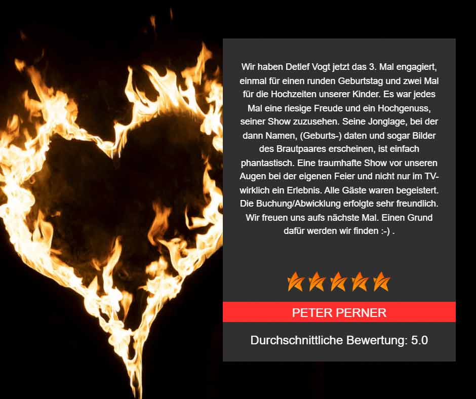 Feuershow mit brenndendem Herz. Entzündet vom Brautpaar selbst als gelungenes Geschenk und eine der romantischsten Hochzeitsüberraschungen von den Eltern der Braut