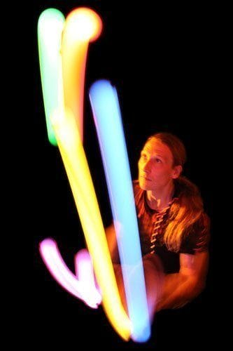 Auch 5 Leuchtbälle werden bei der Lichtshow zum Wiegenjubiläum eingesetzt