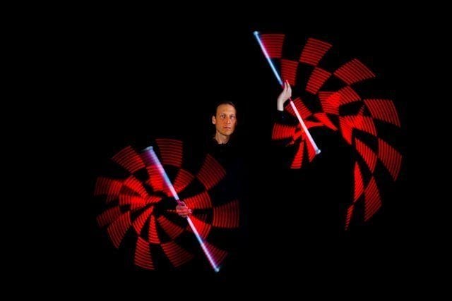 Stäbe bei der Lichtjonglage zur Geburtstagsfeier