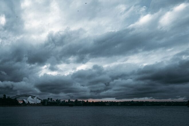 Wolkenverhangener Himmel